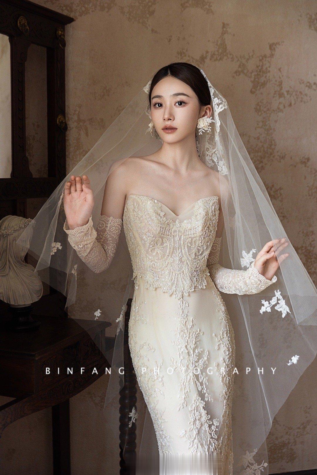 【复古婚纱照】偏爱中世纪的复古婚纱照～摄影师：宾方同学拍摄团队：宾方婚纱摄影工作