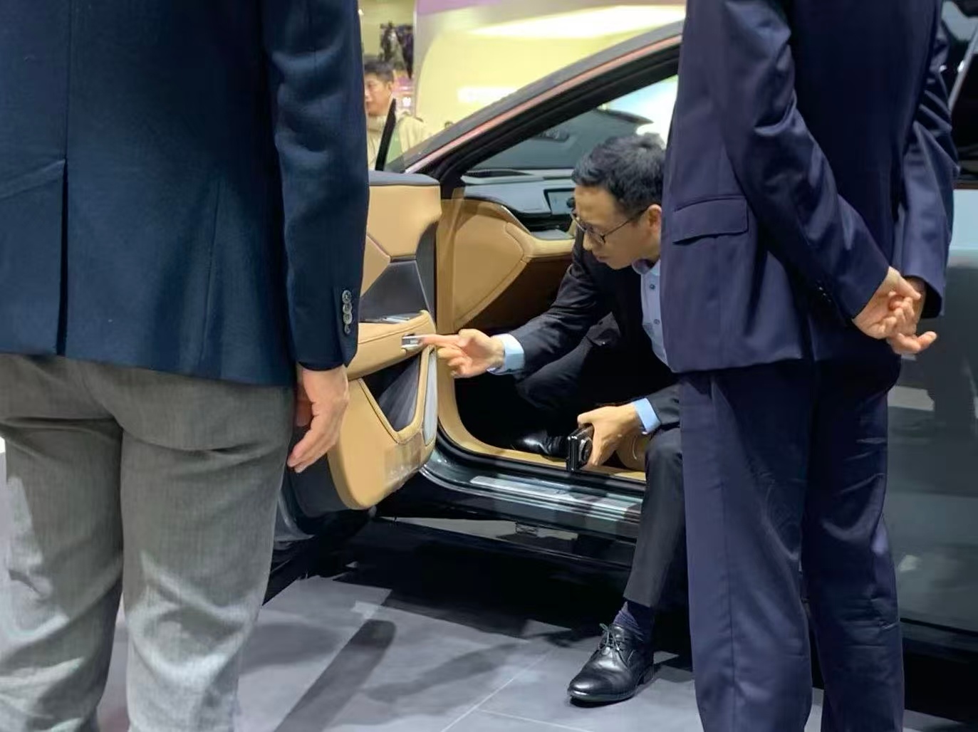 广州车展一开幕，铂智7的展台就挺热，讨论度也一下上来了。从现场流出的图片和视频看