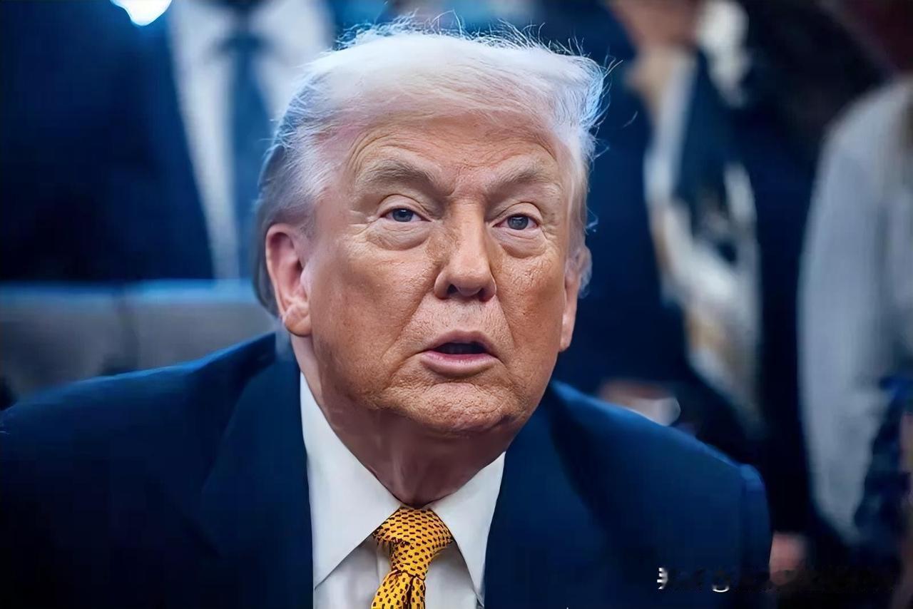 特朗普面对这39万亿的美债想出一个好办法，钱自己是还不上了，但是自己可以把这个债