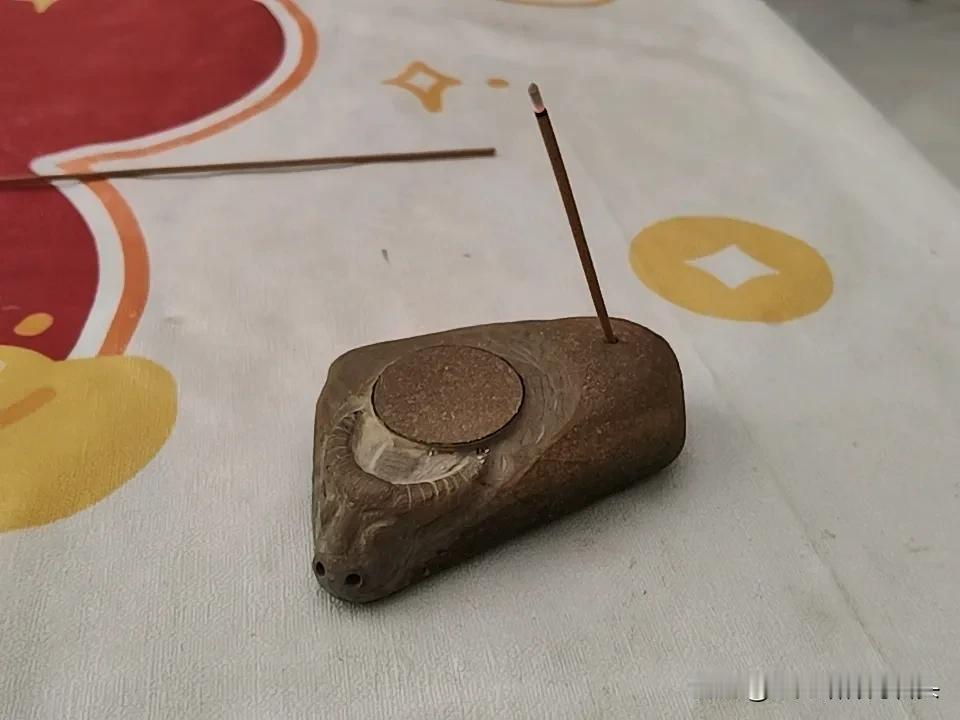 好久没有雕刻石头了，因为牙机在带水雕刻时容易生锈，导致无法正常工作。修了有几个月
