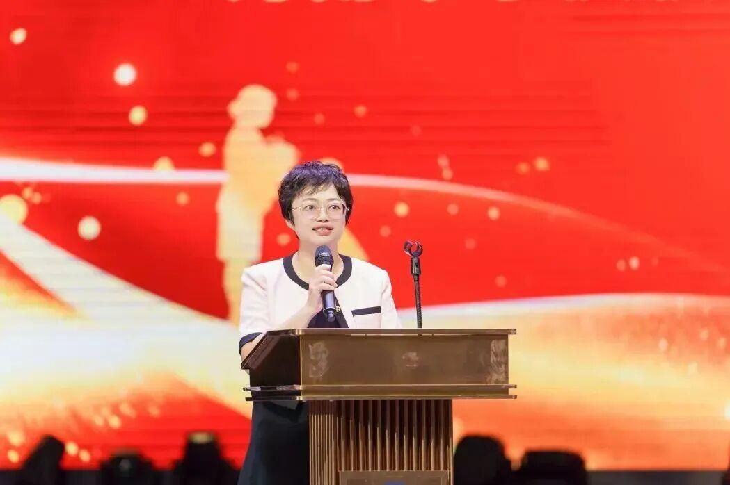 海南中学庆祝第42个教师节表彰大会
         9月10日晚，艺术教育中心