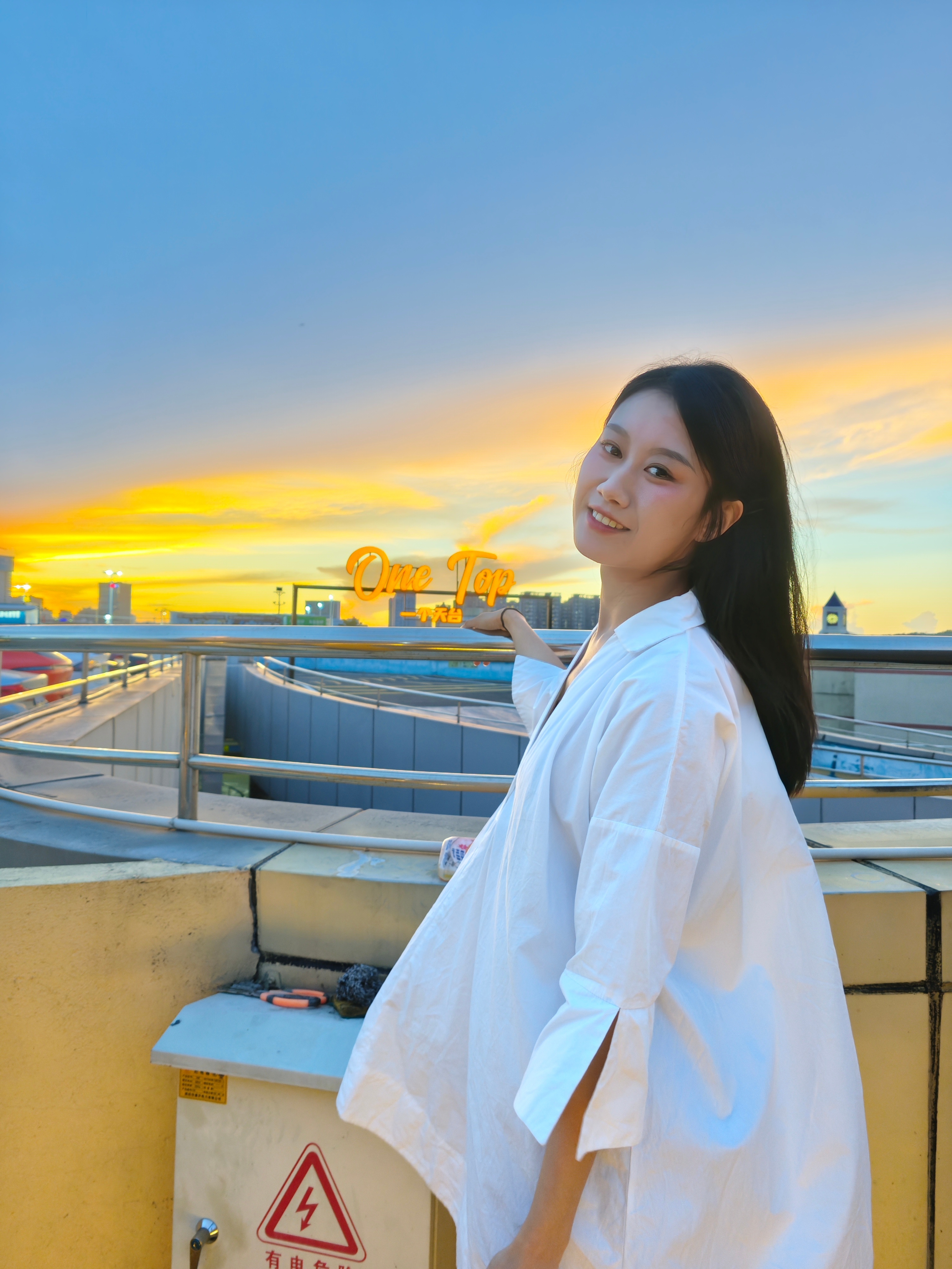 微博提示我，去年发的微博有个美女 ​​​