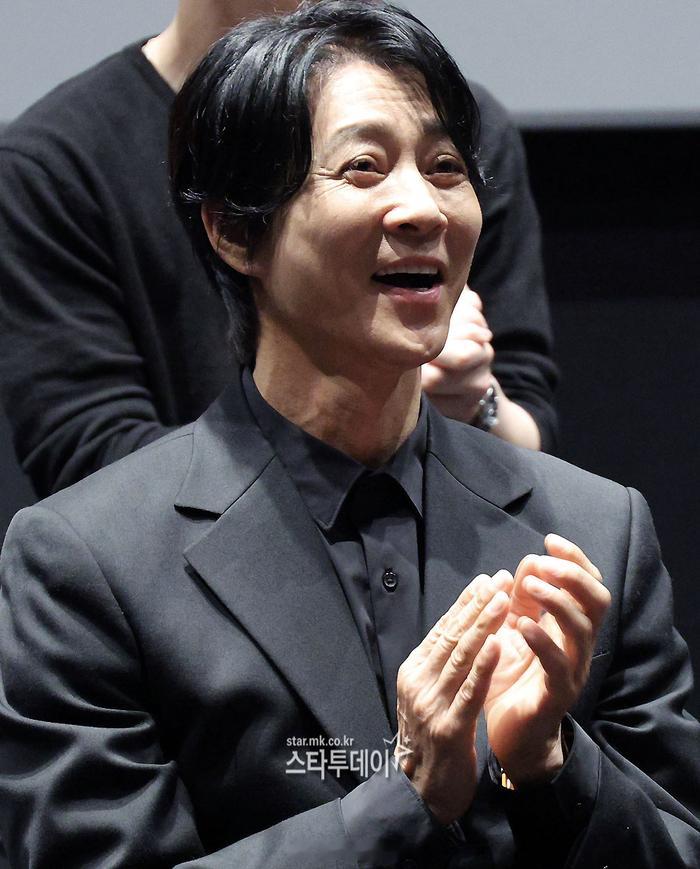 【演员崔秀宗谈及出演话剧《俄狄浦斯》感想】崔秀宗表示:“作为演员来说，俄狄浦斯是