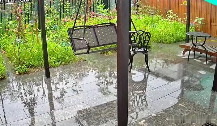 今年七龙治水。
今年夏天，不是下大雨，就是下小雨，几乎三两天就有一场，雨水从来没