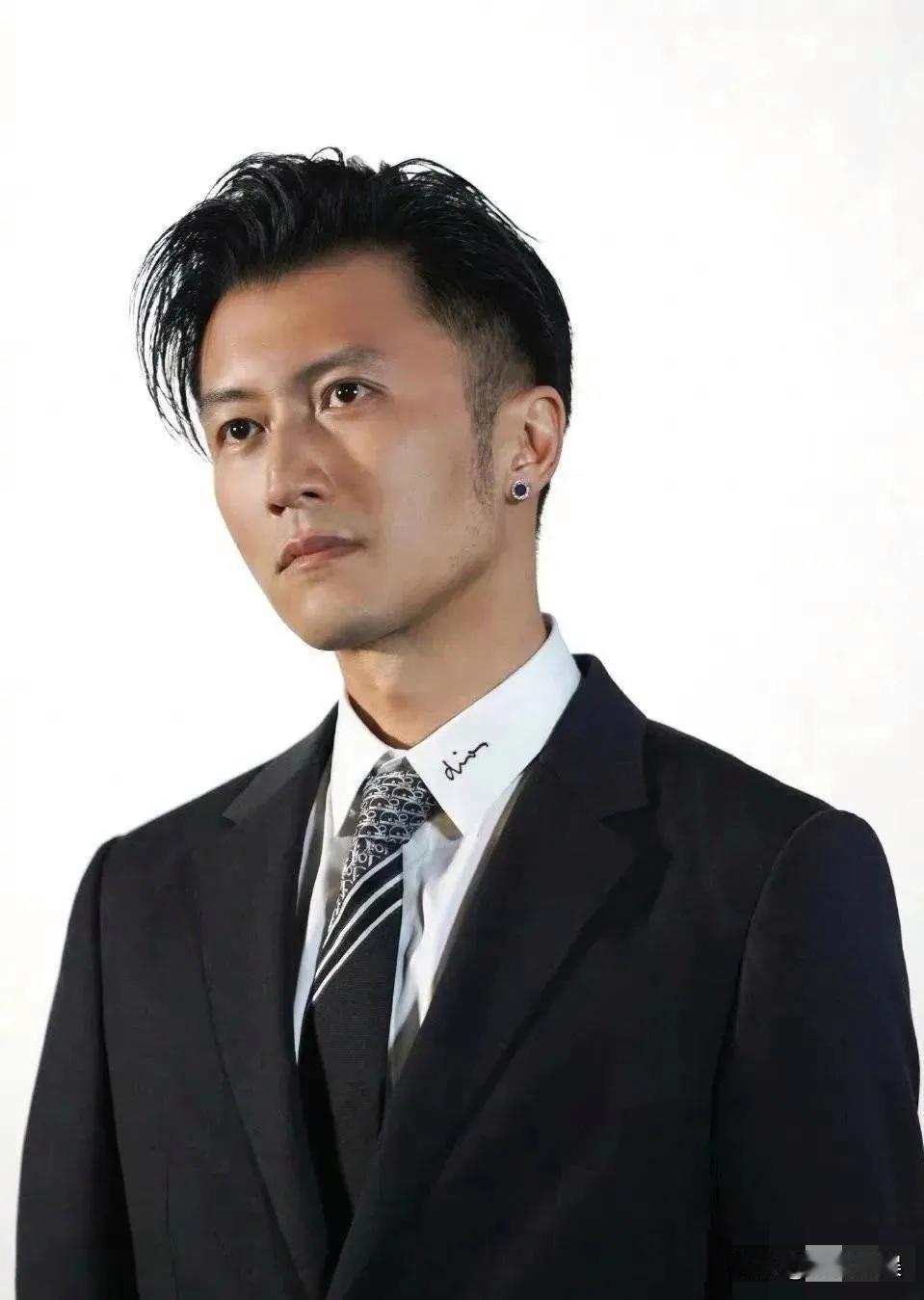 谢霆锋，不愧是张柏芝和王菲爱过的男人！

太意外了！香港火灾，明星纷纷捐款，有人