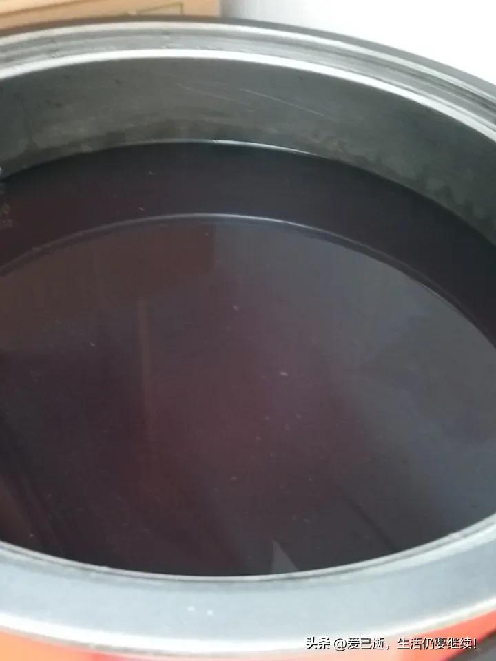 今天尝试煮一锅“紫米粥”，也不知道紫米、饭米、和水的比例应该放多少？凭感觉吧！希