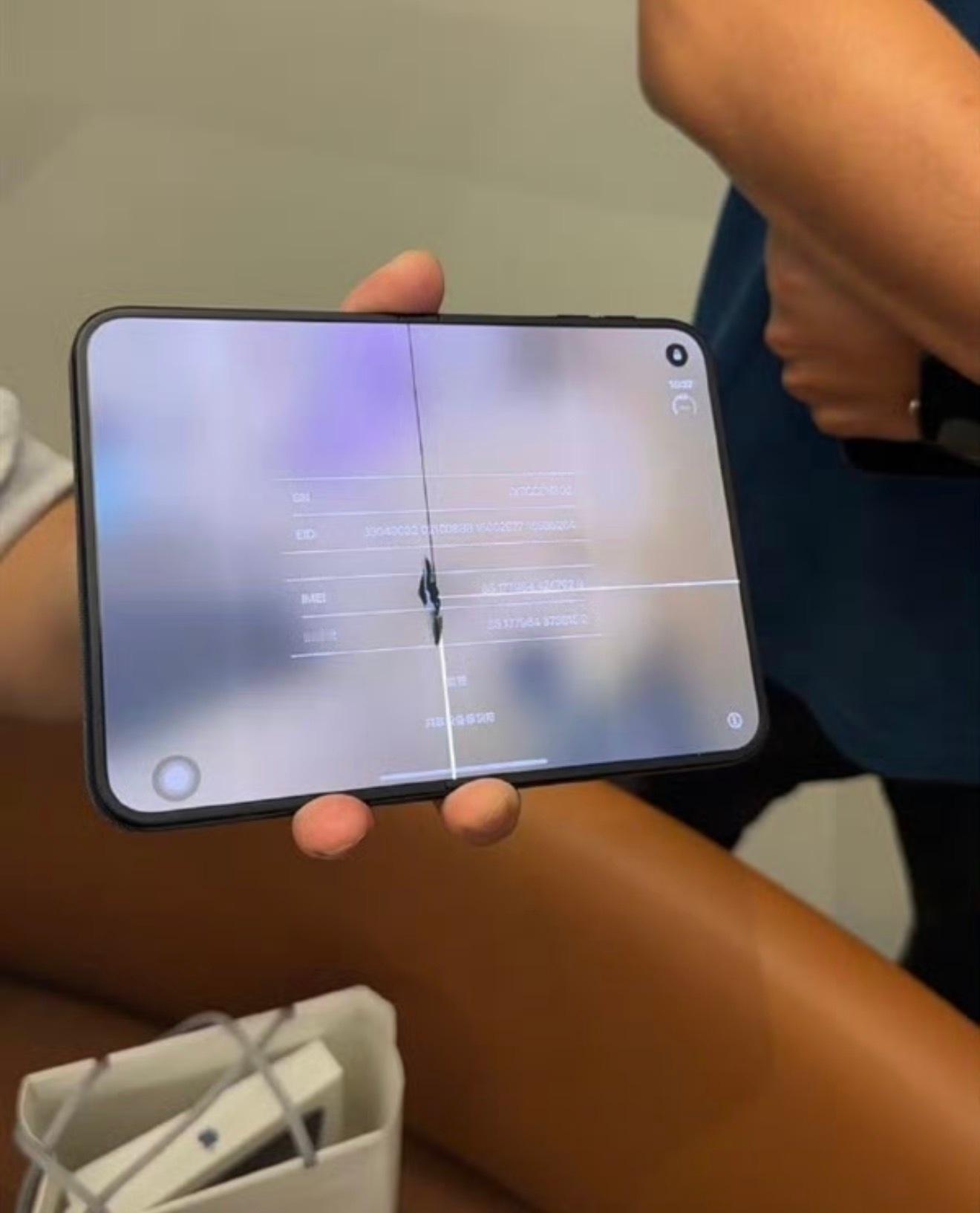 iPhoneDuo屏幕开裂据说有的地方产线都停了几天，因为良品率低，要等下一批配