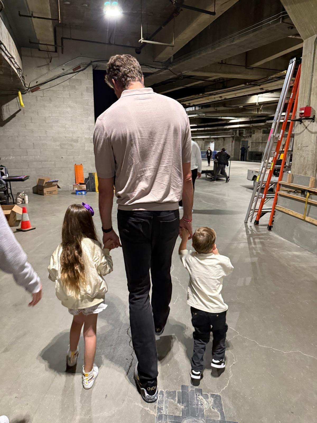 卸妆油洗头厉害了！保罗-加索尔——就是我们熟悉的，已经45岁的“大加”，最近又添