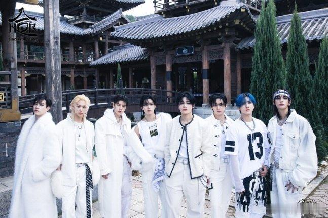 Stray Kids连续6次登上美国'Billboard 200'一位据Bill