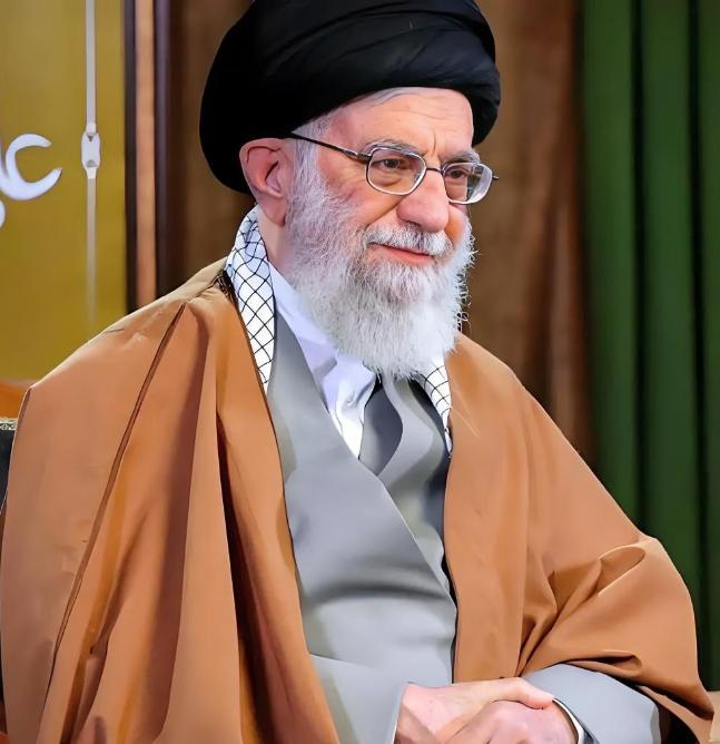 这么大年纪了，还霸着位置不下来，真的是为伊朗好吗？看看伊朗今天都成什么样了。一个