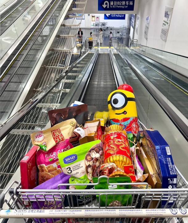 一家四口，一人一车