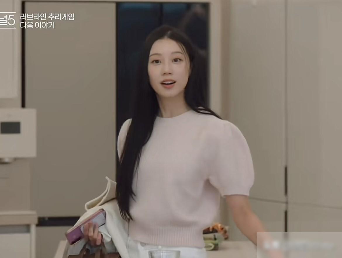 6月7日，恋综心动的信号，女二塌房了？
心动的信号5女二参加节目才刚开局，场外争