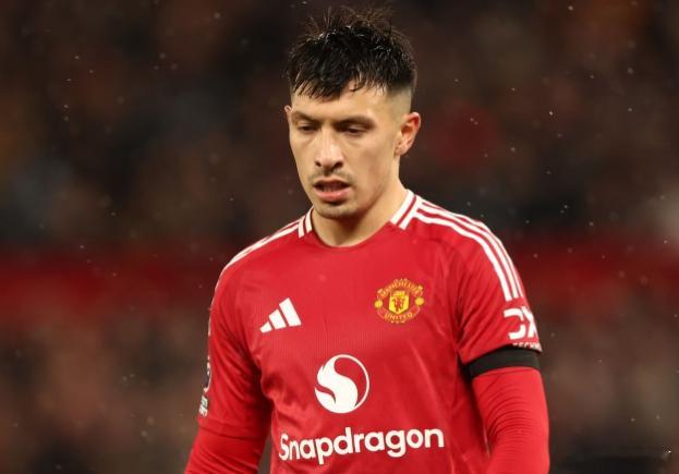 2月25日讯 曼联1-0埃弗顿，曼联后卫利桑德罗因小腿肌肉不适缺席此战。记者Ch