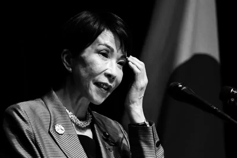 《高市早苗、请提上裤子，不准随地吐痰》
                    