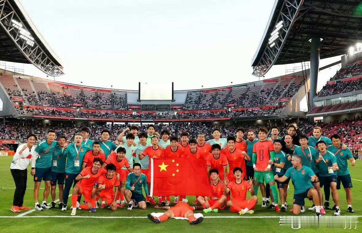 u23国足参加亚运会，时隔28年之后，再次获得铜牌🥉。
山东泰山本届赛事共有五