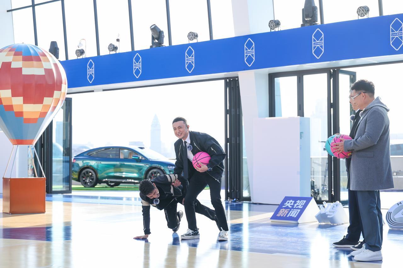 三十年技术积淀爆发，鸿蒙智行给用户的不仅是“配置表”
谈到技术，很多品牌热衷于罗