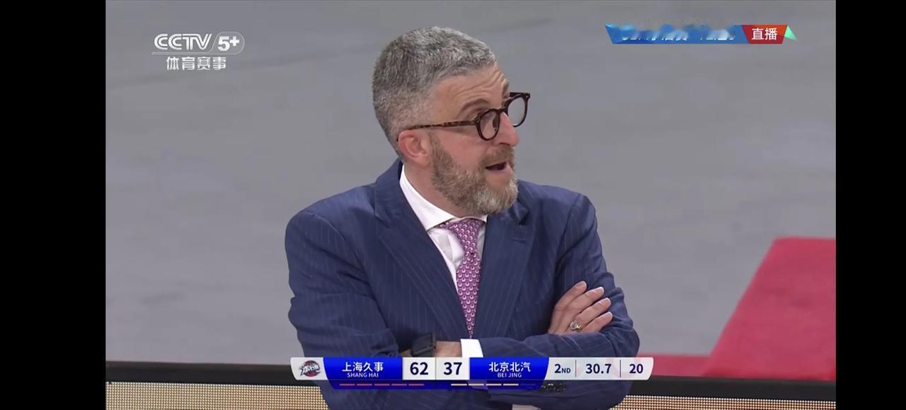 上海62：39半场大胜老气横秋的北汽，创造附加赛半场最大比分：
1、北汽还是靠方