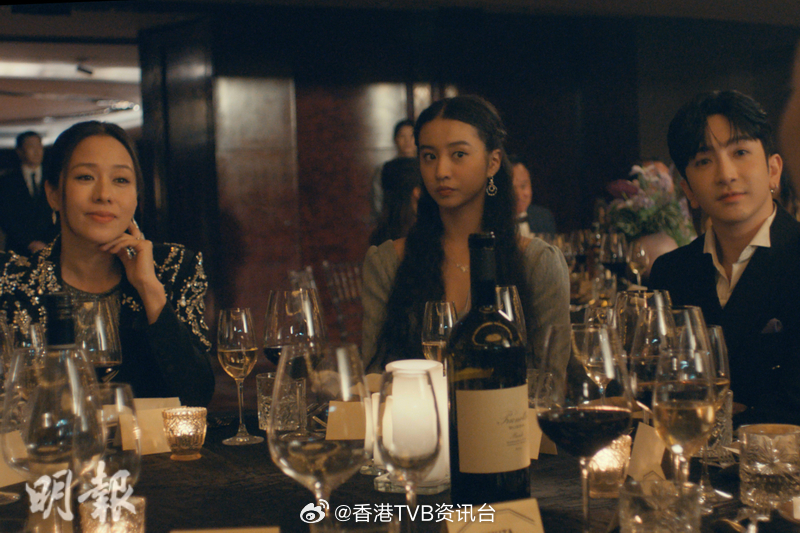 明报：The Season｜林嘉欣首演全英语剧 预告穿泳衣霸气登场林嘉欣今天（1