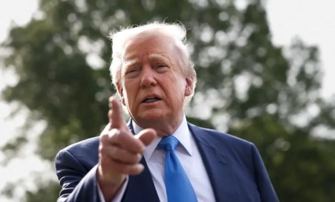 海峡开放后！特朗普连发9条帖文：感谢伊朗，感谢所有人，却唯独骂了“他”

当地时