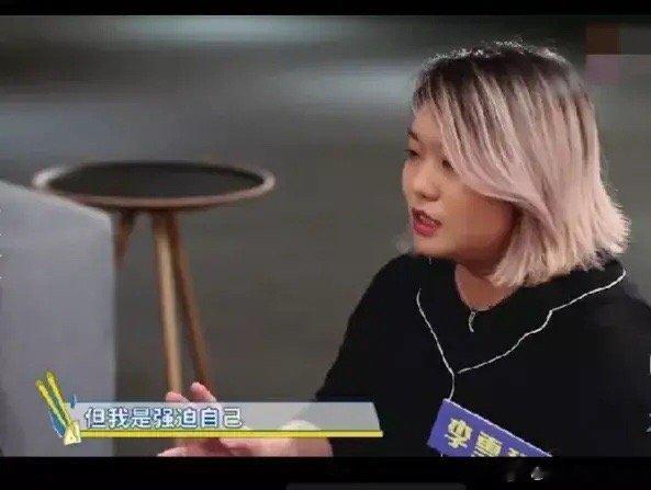 #李雪琴谈走出抑郁症的方法#李雪琴说：抑郁症是可以治愈的，专业的医生和乐观开朗的