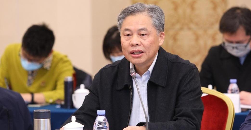 背了十几年英语，你现在能张口说几句？全国政协委员黄德宽十几年前就戳破了这层窗户纸