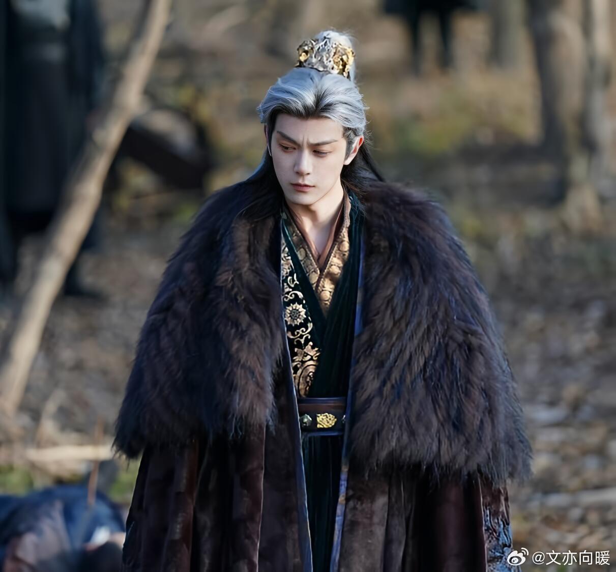 追完《逐玉》大结局，才惊觉全剧最大恋爱脑并非齐旻与谢征，而是魏严。齐旻虽口口声声