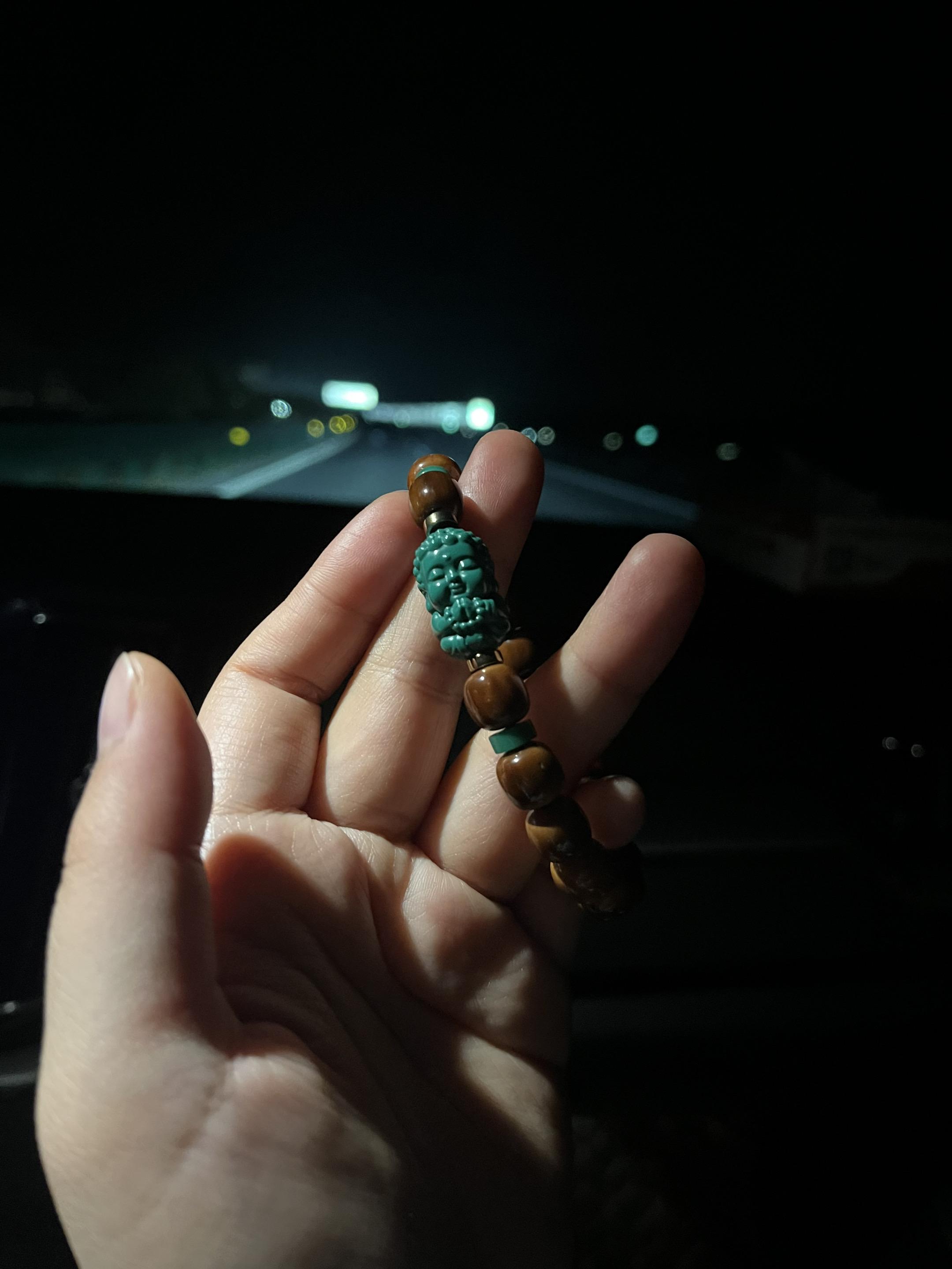 大家都说：欲买桂花同载酒，终不似，少年游。可是人生还很长，一程有一程的...