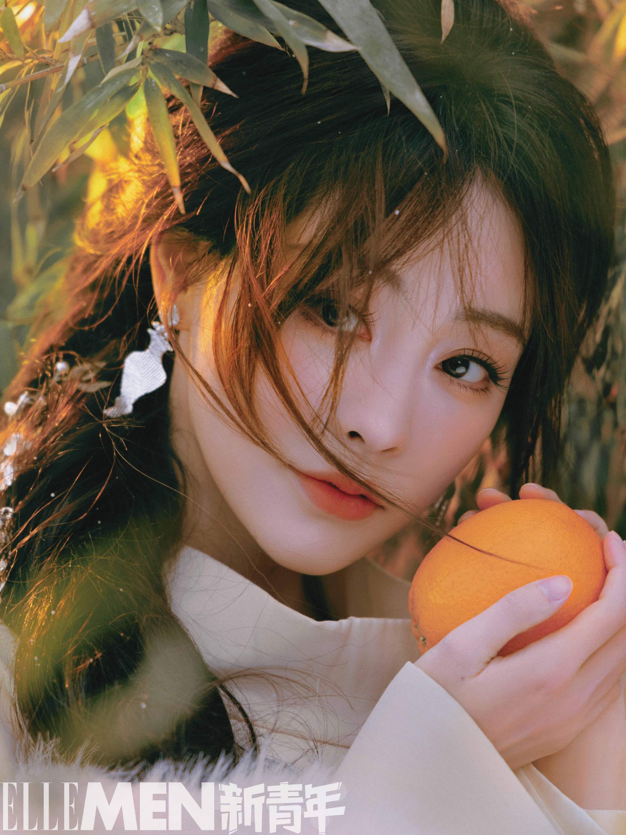 祝绪丹接了一米长麻花辫祝绪丹一米麻花辫造型封神！清冷气质搭配灵动长辫，仙气与楚楚