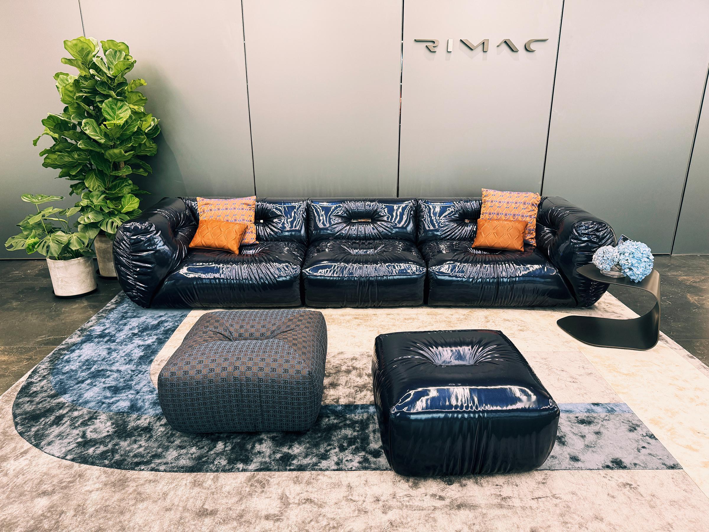 布加迪展厅里据说80w一套的沙发，有没有兄弟想冲的？