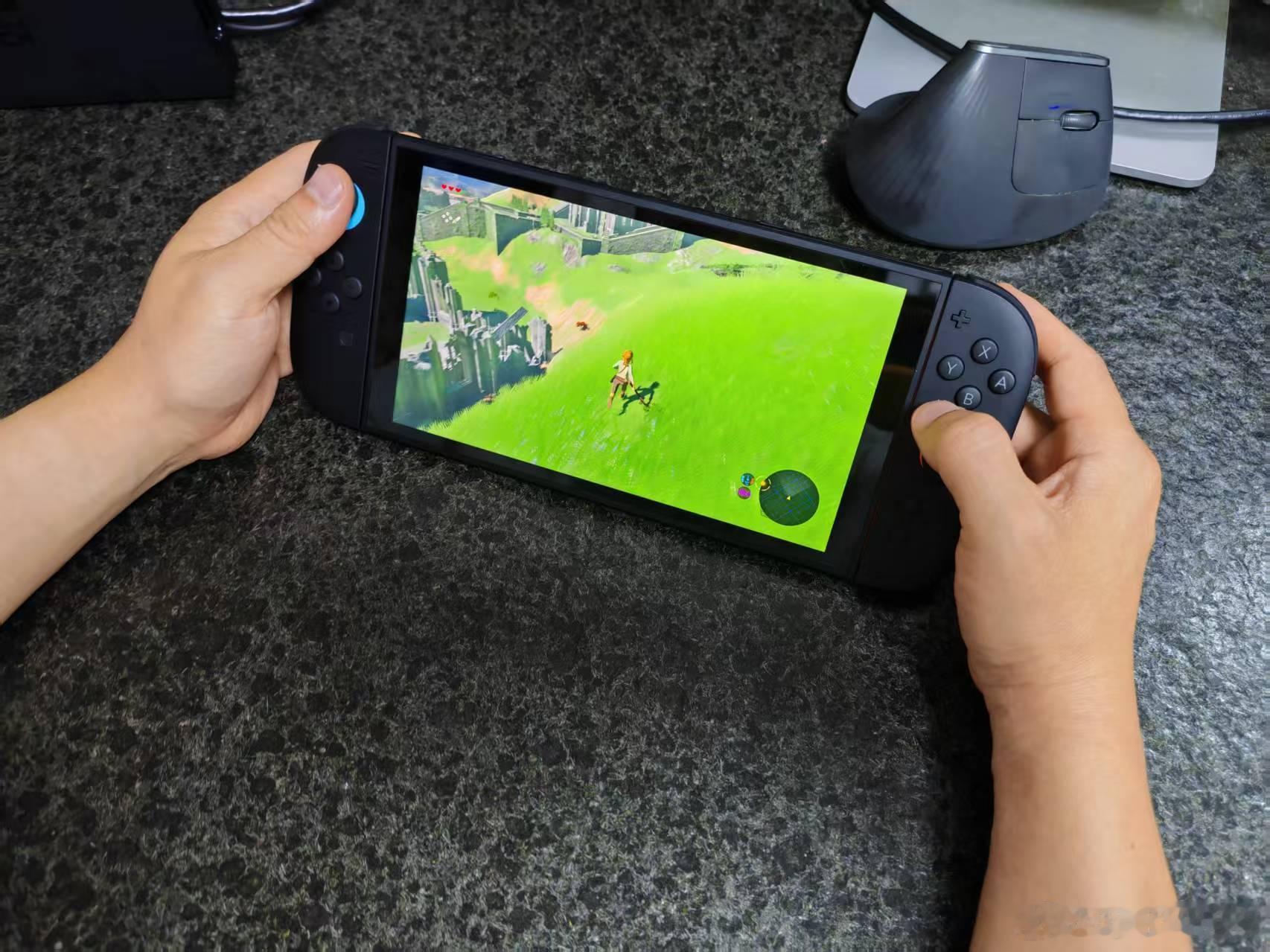 江哥给自己买了个Switch 2，明明沉迷游戏的是我啊，我都没用过这么高级的玩意
