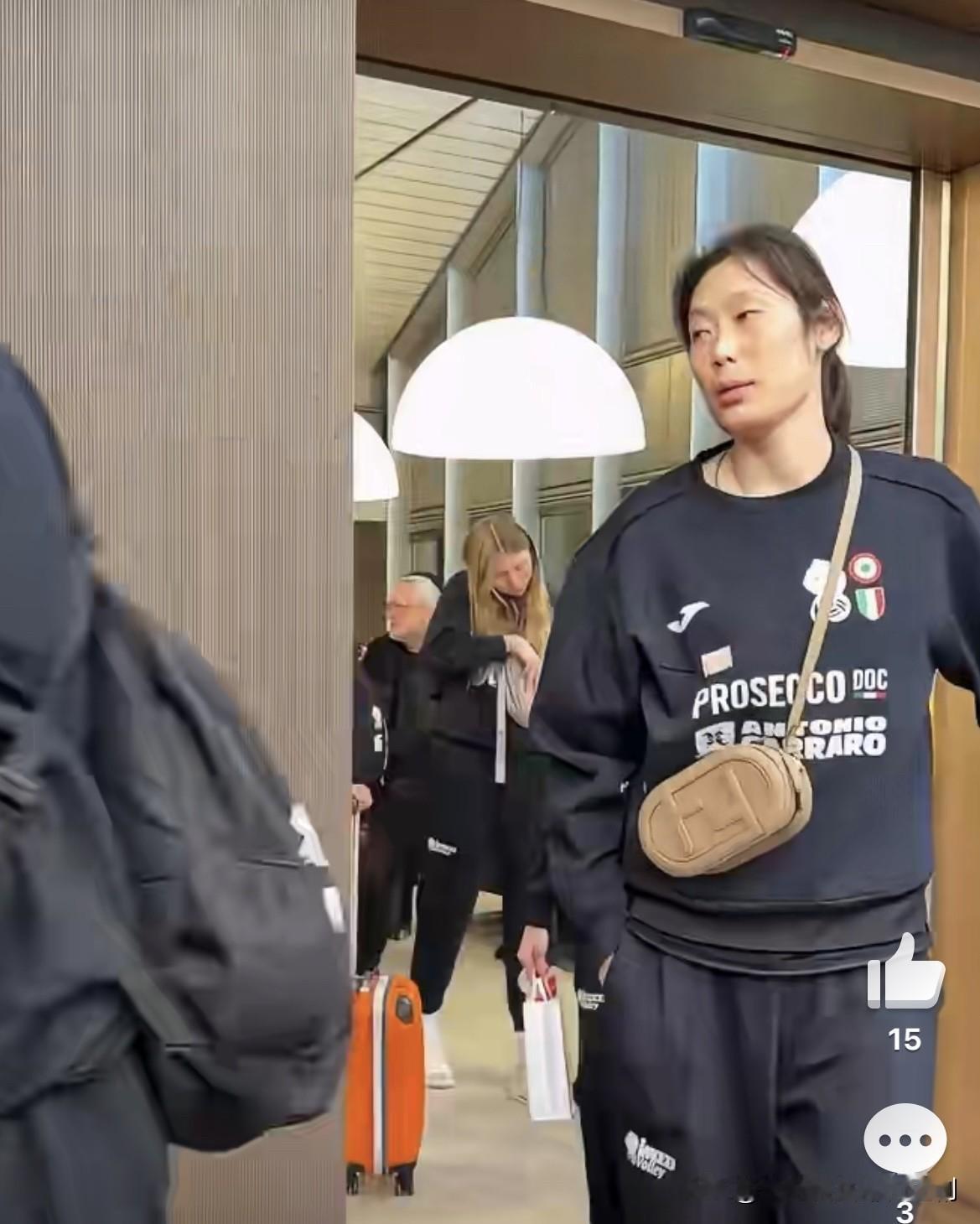 经过15+小时的飞行，朱婷随科内利亚诺已经落地巴西圣保罗！