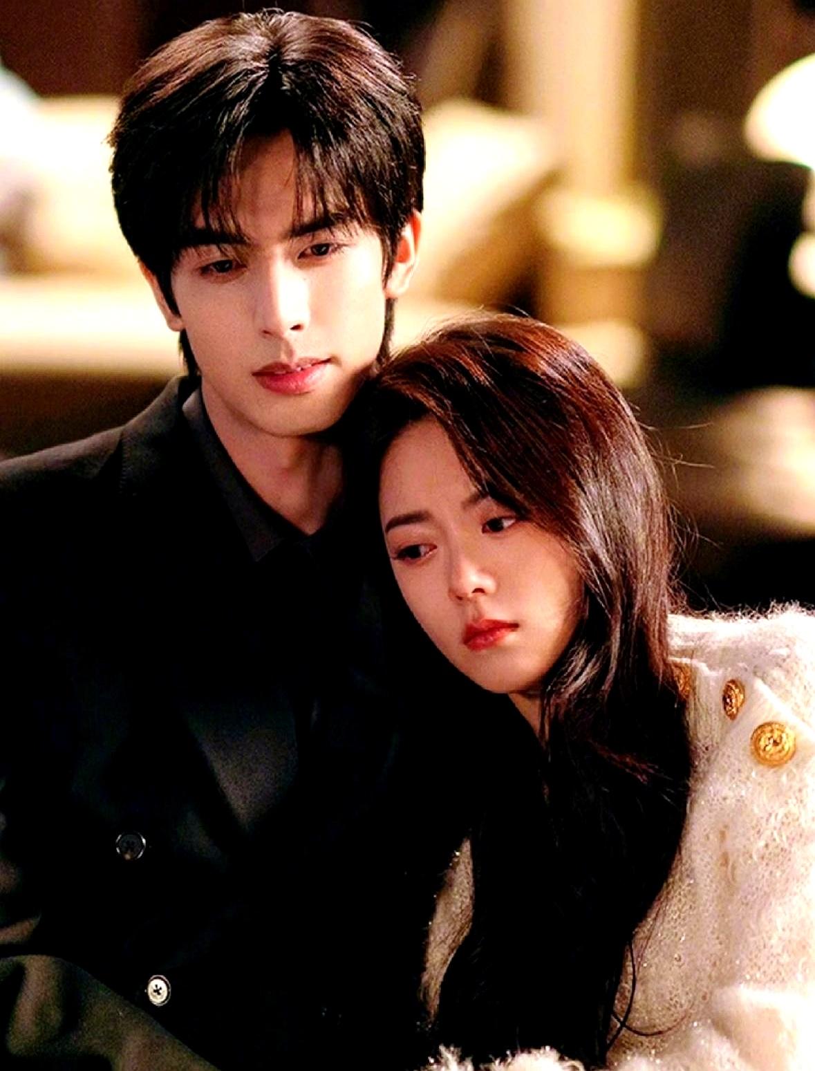 “年薪30万，就能追到白月光？”结果，妹子转身选了会接梗的暖男。
 

评论区炸