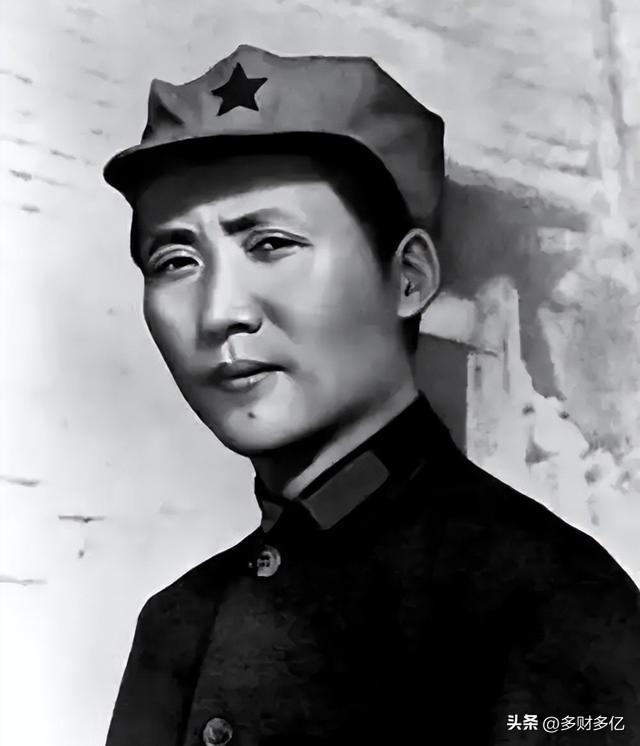 1955年授衔，毛主席看到韩先楚在中将名单上迟迟落不下笔：木船追军舰那一仗，差点