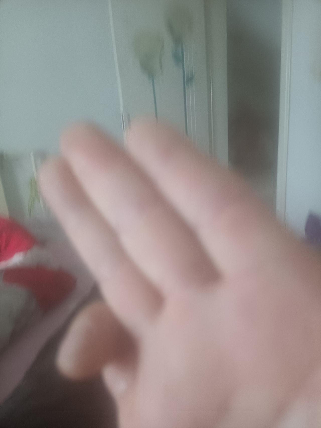 你们自测一下有多少人，小指单独可以弯曲，不带动其它手指的，一般这样的人，心细，肾