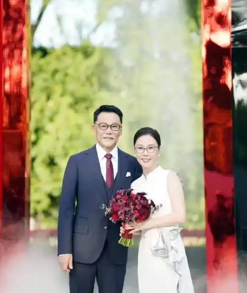 李国庆二婚告诉所有男人一个道理，
只要你保持有钱，
当初嫌弃你物质、铜臭味的白月