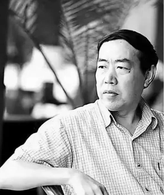 1996年，44岁的贾平凹娶了17岁的女护士郭梅，洞房前，贾平凹却突然神色慌张，