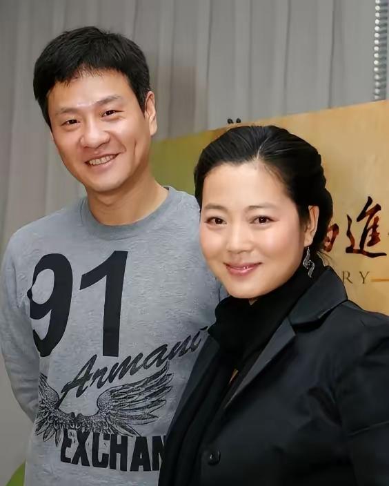 2003年，王茜华和丈夫周京到饭店吃饭，没想到结账时，周京却说：“饭钱我付了，回