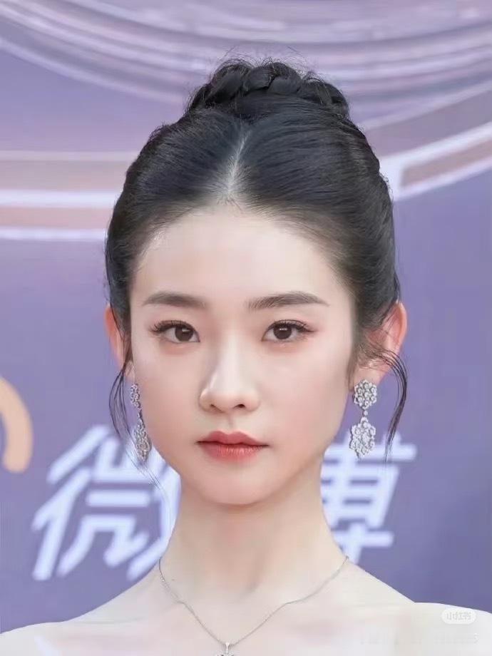 张艺凡因为身高错失过好角色她走演员赛道真的很ok，完全不出戏，感觉选秀那一步走错