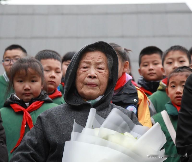 南京大屠杀幸存者：我还能讲我不服 今天是第12个南京大屠杀死难者国家公祭日，88