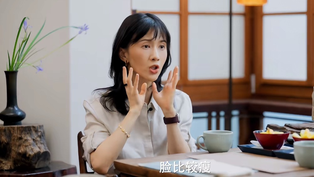 窦文涛papi酱 吃了一个什么脸小啊哈哈哈哈哈哈哈要是我听到也是窦文涛这样 只能