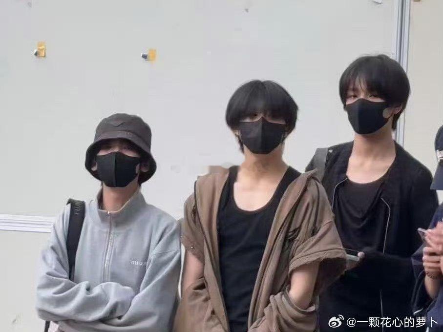 左奇函陈奕恒王橹杰信号三人组 