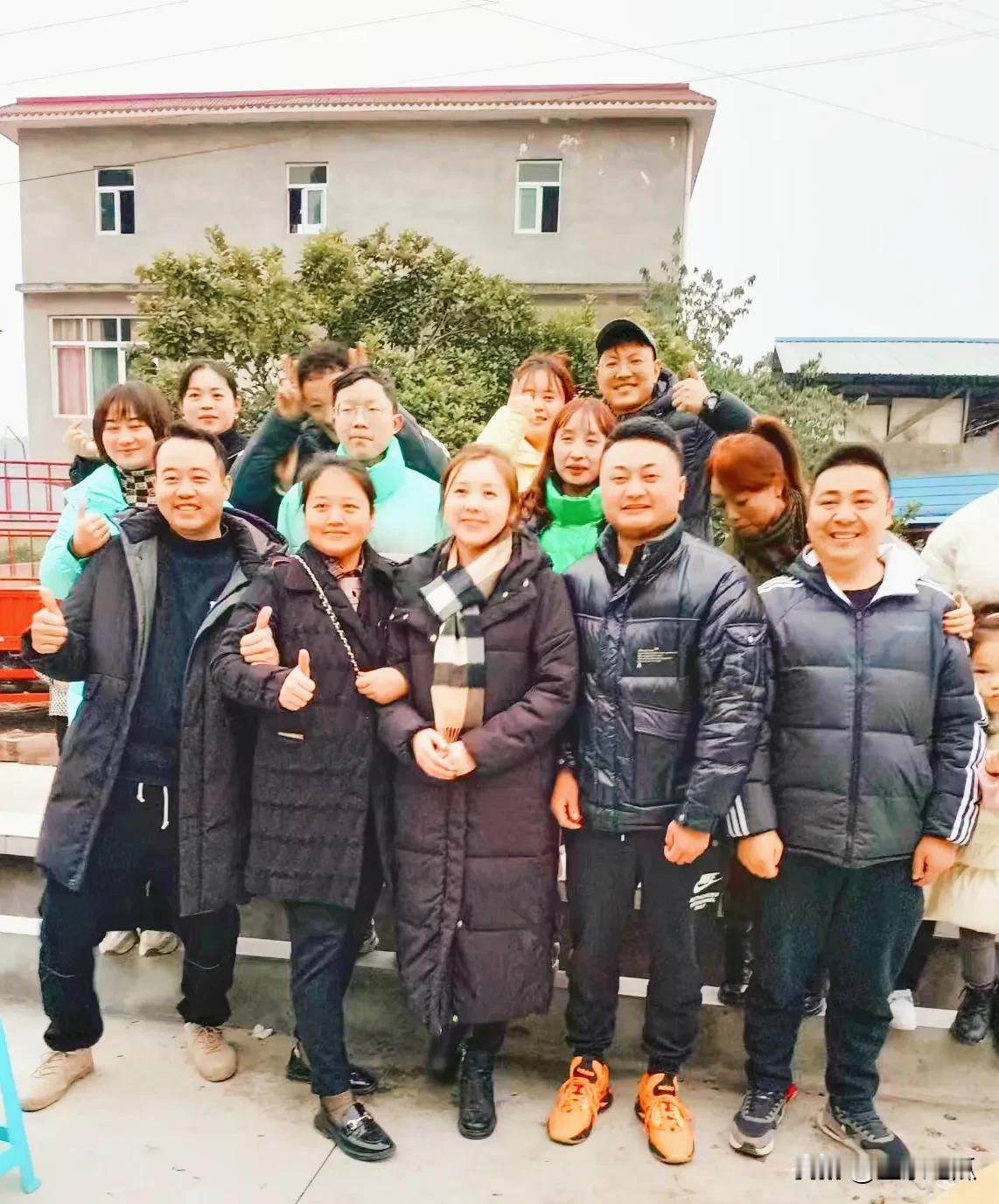 亲情也需要有分寸。你无条件的付出，最终得到的回报，不可能像你想象的这么好，人心隔