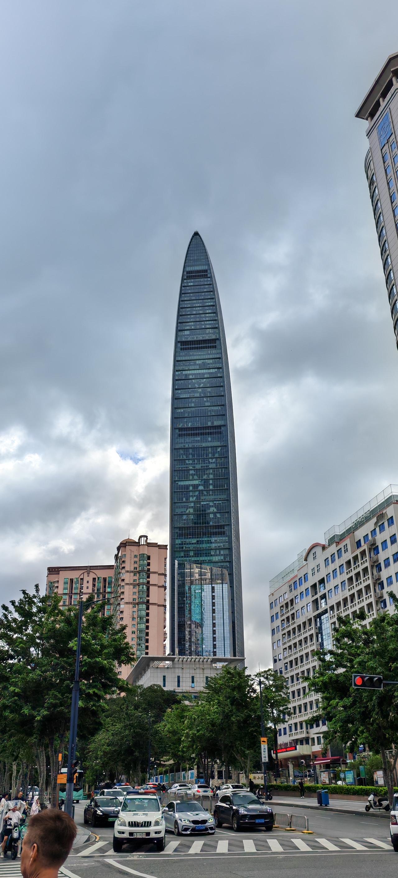“房价要暴跌"这句话，已经骗了中国人整整五年。更可怕的是，说这话的人，正在靠这句
