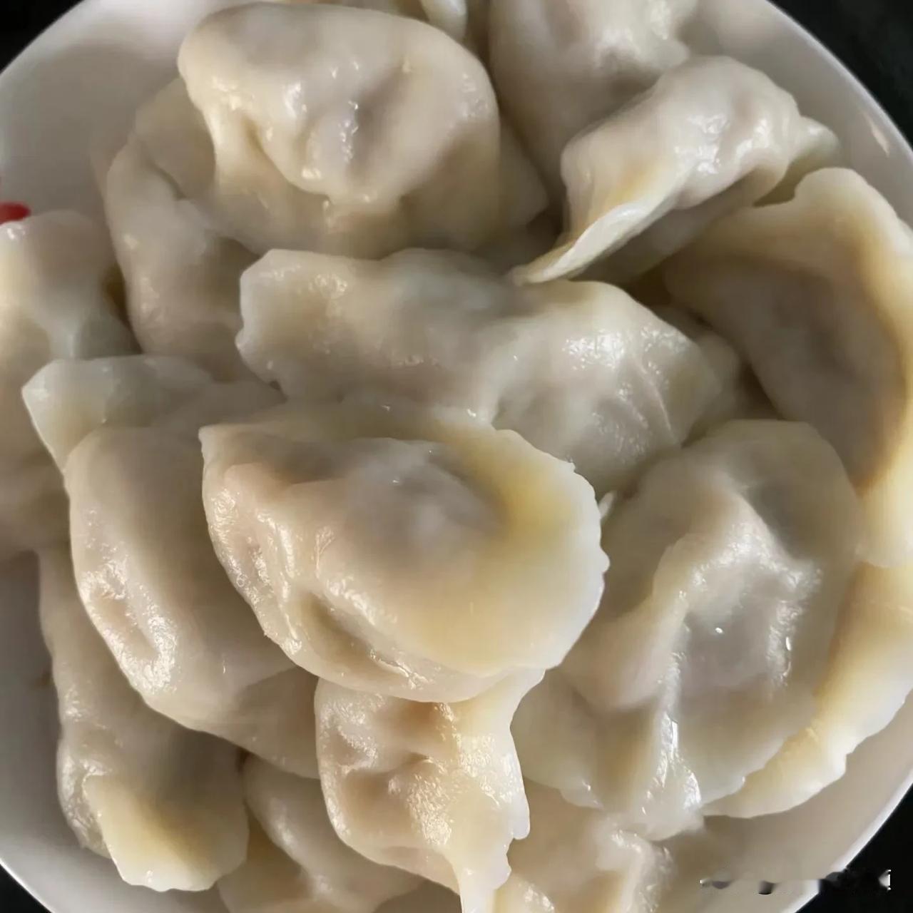 包饺子忘了放盐，怎么办？昨天冬至吃饺子，我稀里糊涂做了一件搞笑的事，忘了放盐了，