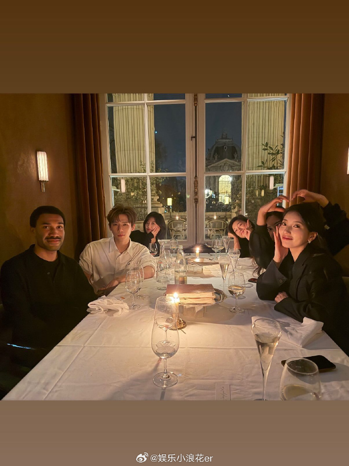 秀智晒与王安宇孙千合照 秀智晒与王安宇孙千合照，关系好好~ 