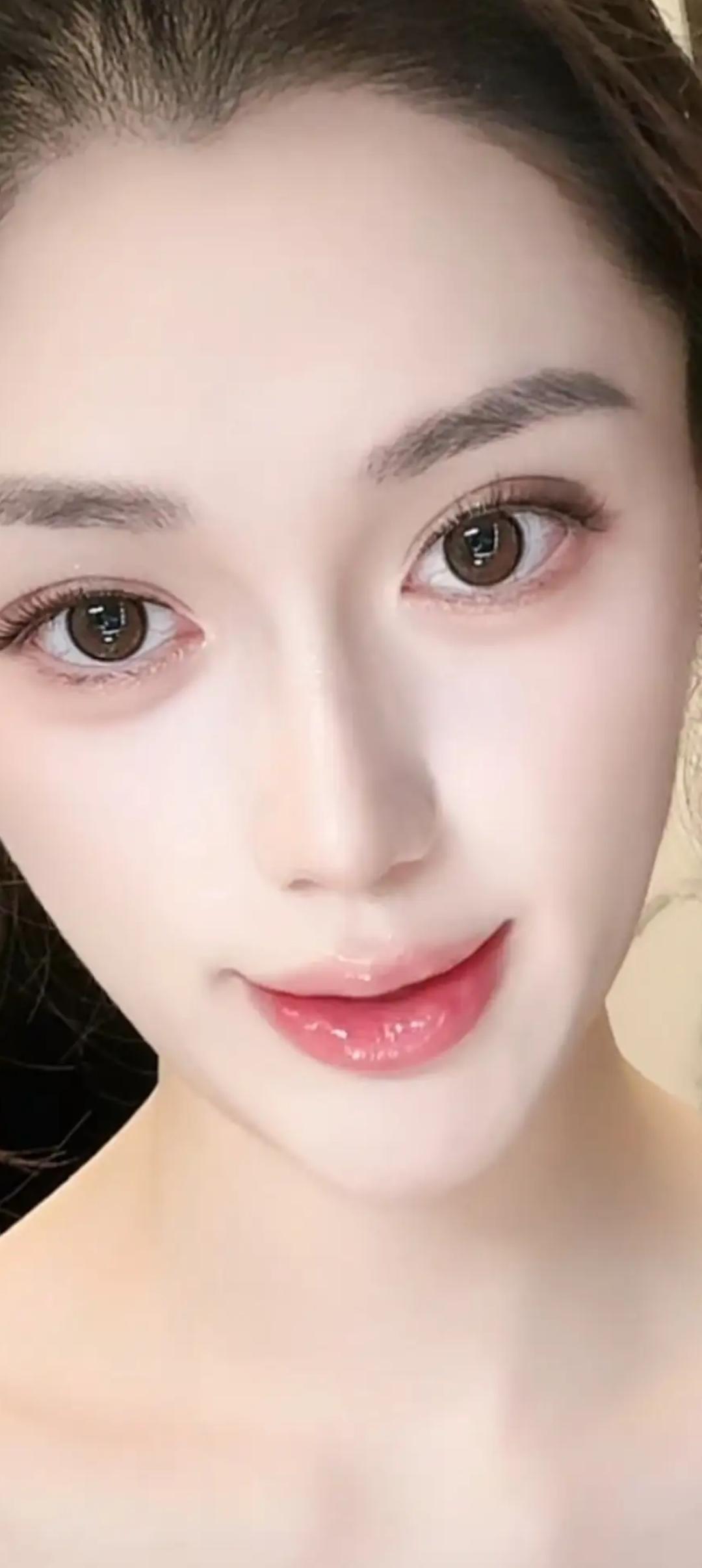 这位小姐姐笑起来好甜啊！