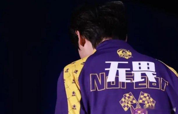 要不然让Uzi回归转辅助？[吃瓜]MOBA类的游戏，为何生涯末期较多选手选择转辅