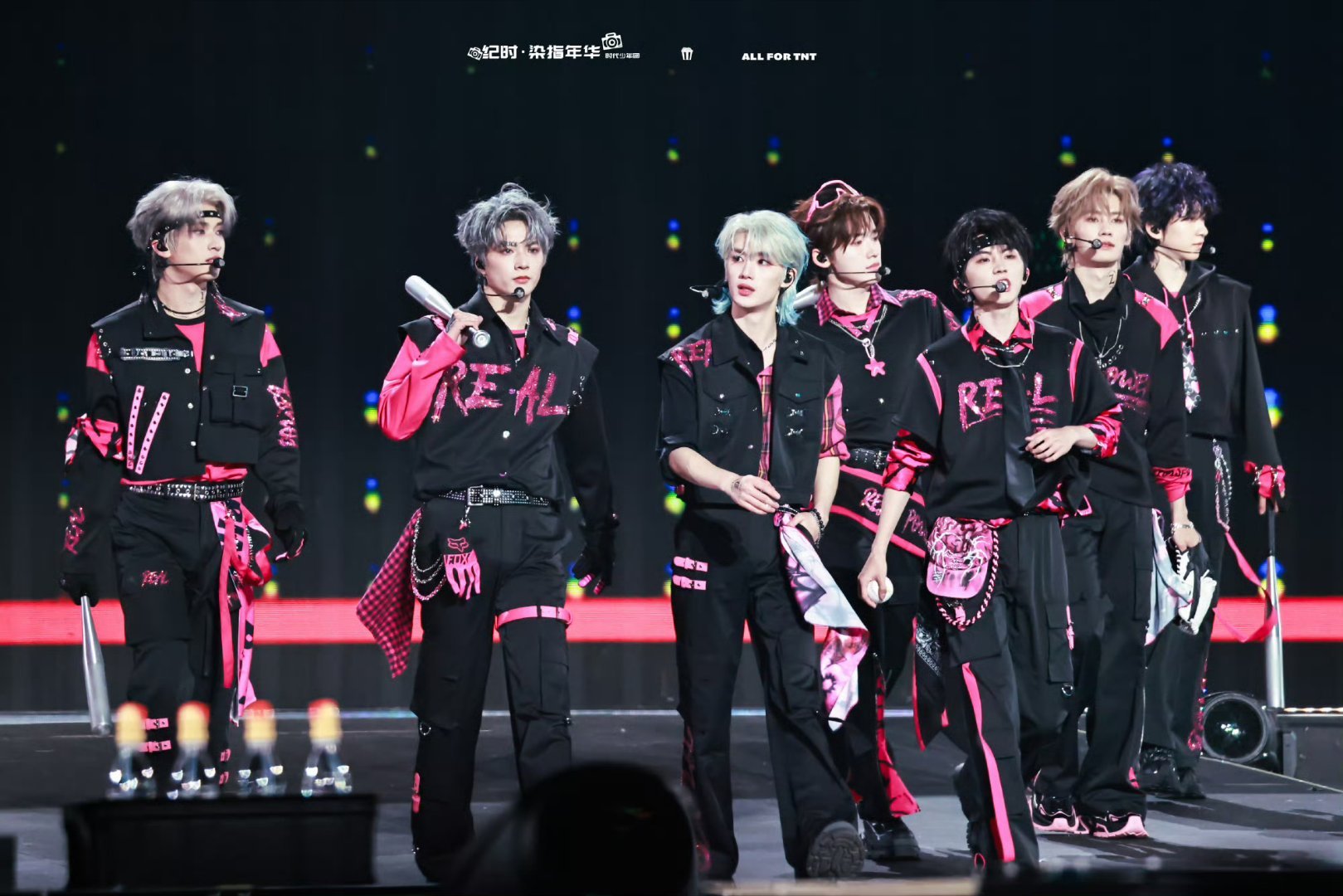 时代少年团冠军🍿🍿🖤💛音律倾泻银河洒落💫，脉搏共振宇宙频率🖤💛，光