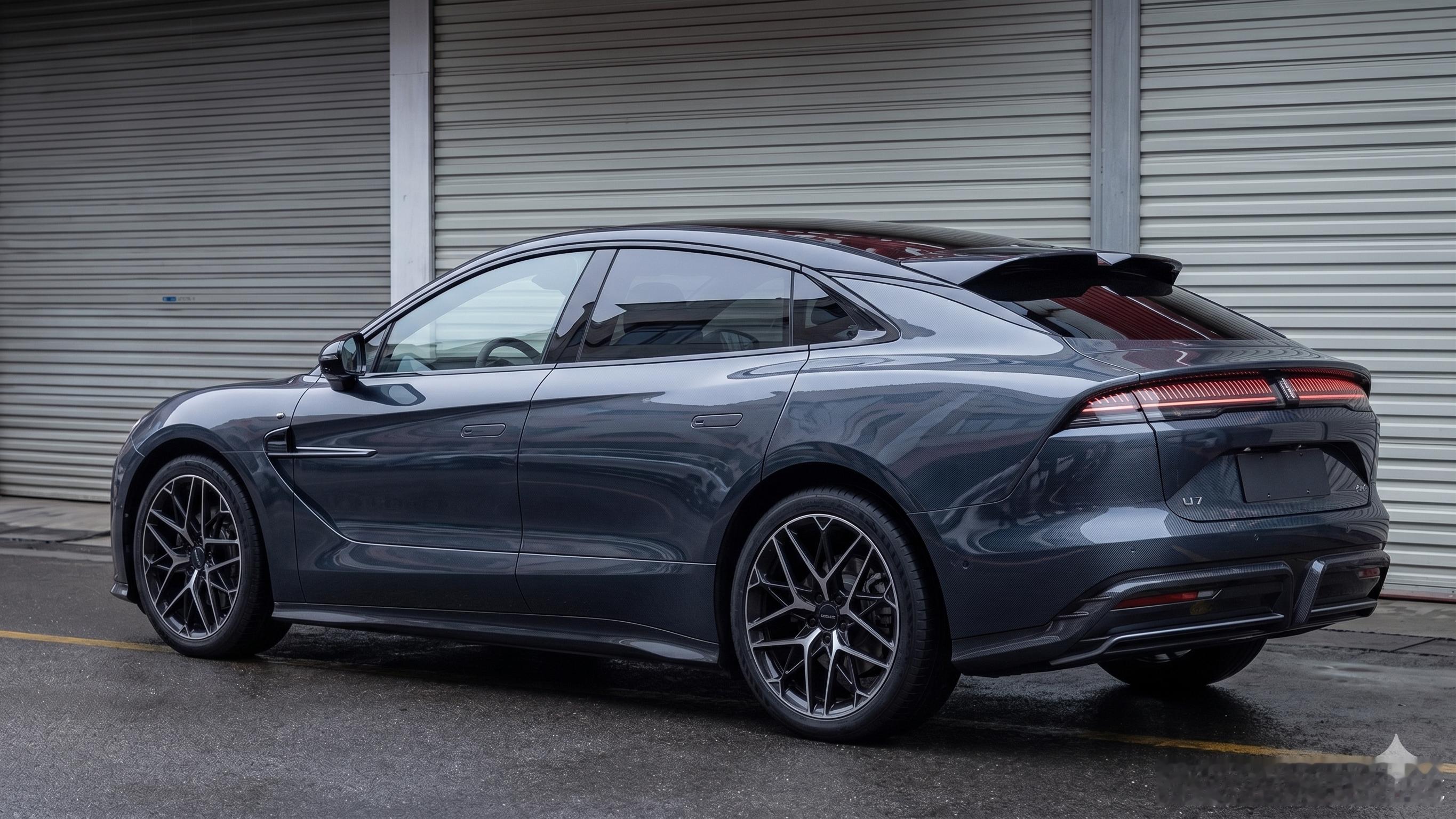 又是一个溜背运动风味suv（？）我觉得笛子以后用ai做外饰设计得了，起码ai能理