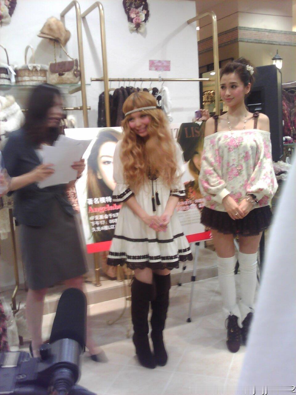 2010年9月24日Angelababy出席上海久光百货LIZ LISA 品牌活